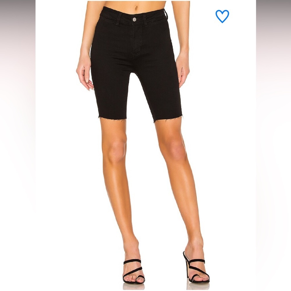 Free People So Chic Biker
Bermuda Shorts Raw Frayed Hem-Deep Black - Size 24